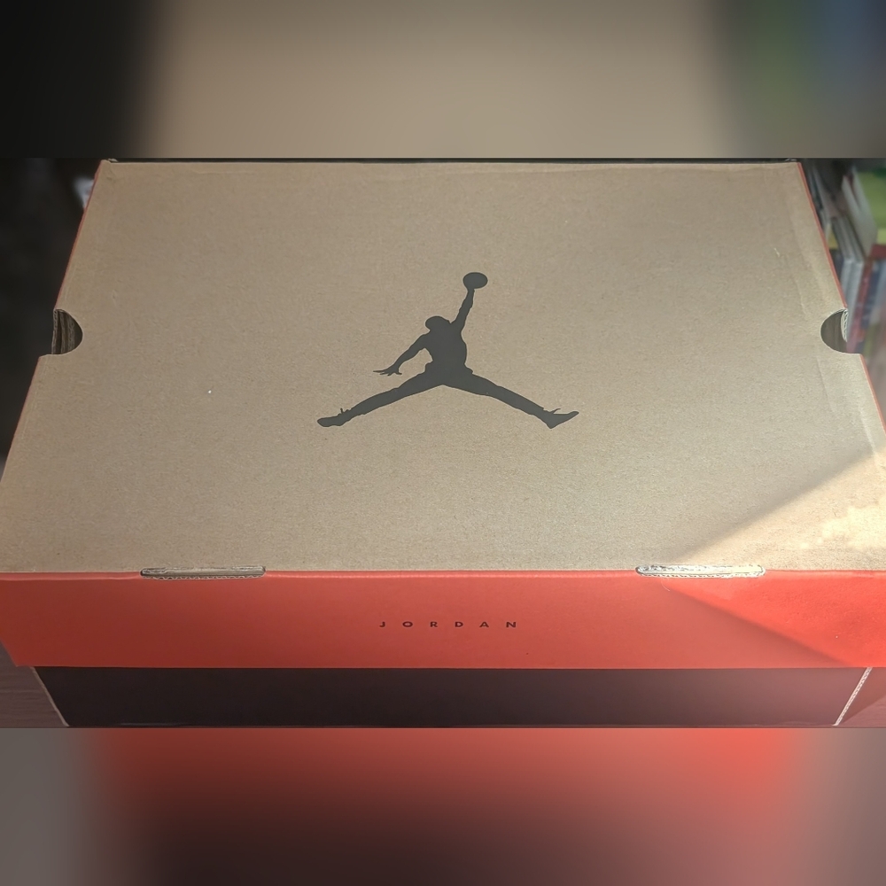 Pre-loved Men's Jordan 12